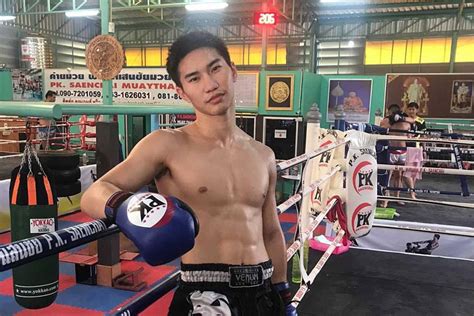  Bangkok Fashion Week:  Tawanchai PKSaenchaigym's Runway Walk Sparks Debate on Muay Thai's Evolution